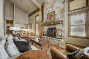 Mont Cervin 32 by AvantStay Ski In Ski Out Home in Silver Lake Village w Hot Tub